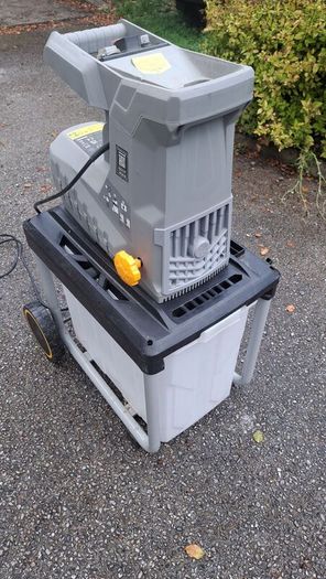 Titan TTSHR2800 2800W 200kg/hr Garden Shredder