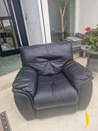 Black Leather 3-Seater Recliner Sofa & 2 Recliner Chairs