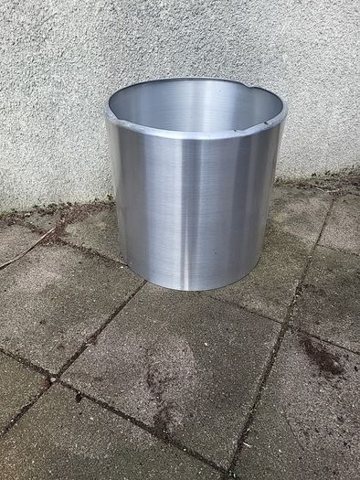Aluminium plant pot