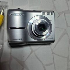 Olympus FE-210 7.1MP Silver Digital Retro Camera Tested Working