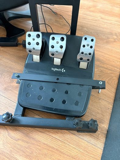 Logitech G920 steering wheel with stand and gear stick