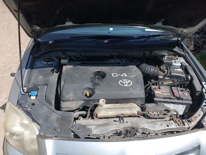 08 avensis breaking