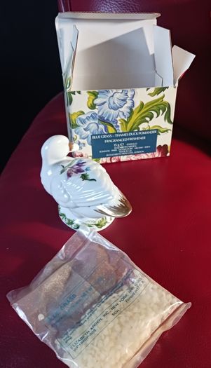1985 Elizabeth Arden Porcelain Duck Pomander