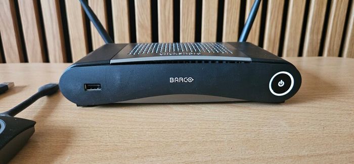 Barco ClickShare CSE-200 Wireless Presentation System + 2 Buttons