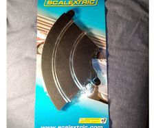 Scalextric C8201: 2x New Radius 1 Curve Track - 90 degrees. ( r1 )
