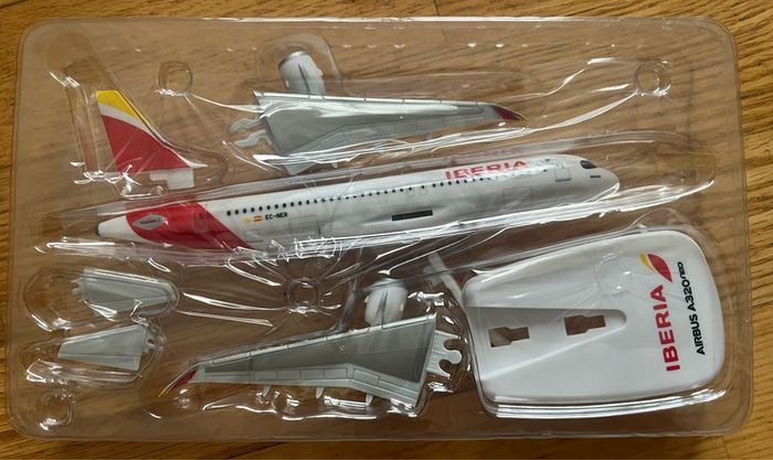 NEW Iberia Airbus A320 Scale Model Aircraft