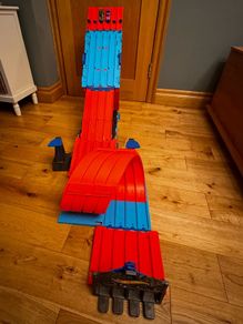 Hot wheels crate with 3 track options