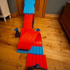 Hot wheels crate with 3 track options