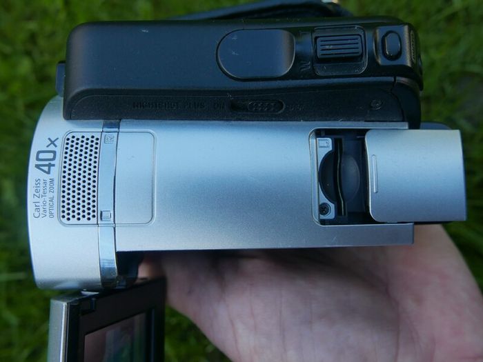 Sony Handycam DCR-SR35E 30GB HDD Camcorder, Y2K Digicam, Retro Video Camera, Carl Zeiss 40x Zoom, Vintage Digital Handycam