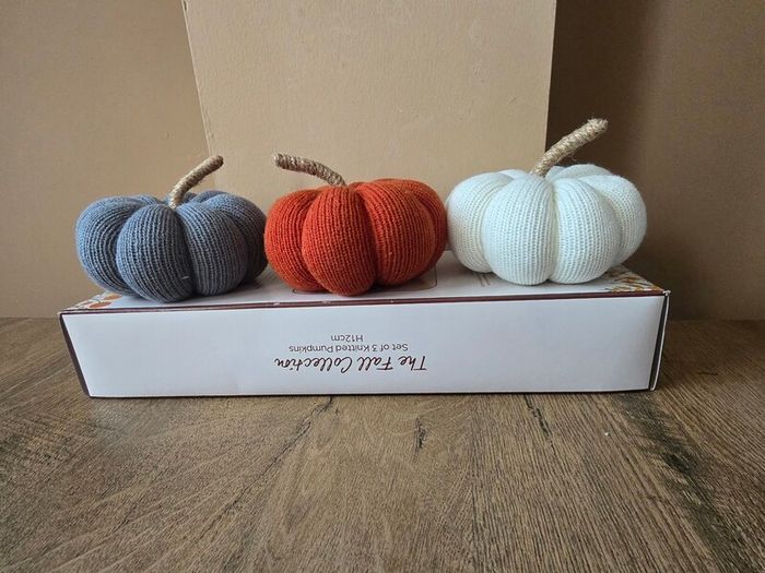 3 knitted pumpkins - The Range