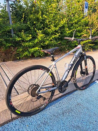Giant Roam hybrid bike