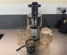 Omega VSJ843 Slow Juicer, Silver, Lightly Used, 2 Screens + All Accessories