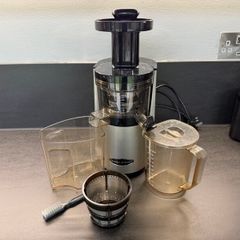 Omega VSJ843 Slow Juicer, Silver, Lightly Used, 2 Screens + All Accessories