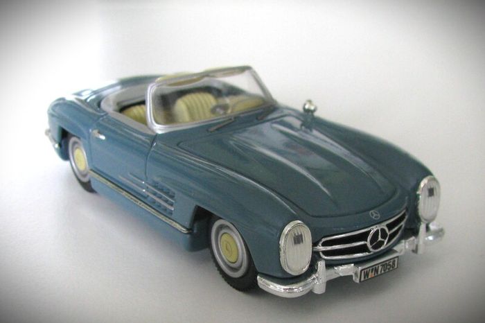 Diecast Model Mercedes-Benz 300SL (W198) - Collectable Vanguards 1:43
