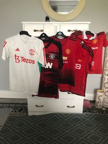 Selection of Manchester United shirts Sizes on pics