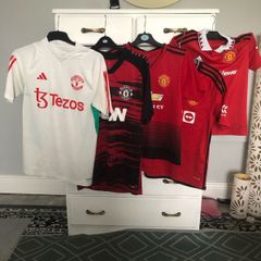 Selection of Manchester United shirts Sizes on pics