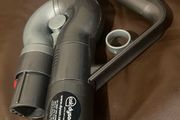Dyson quick-release handle