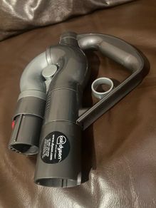 Dyson quick-release handle