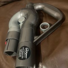 Dyson quick-release handle