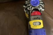 Dyson V8