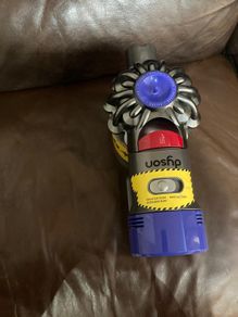 Dyson V8