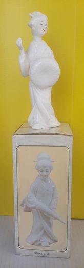 New collectable fine bone China Geisha girl