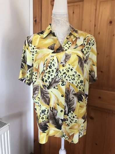 Ladies blouse size 16 - New