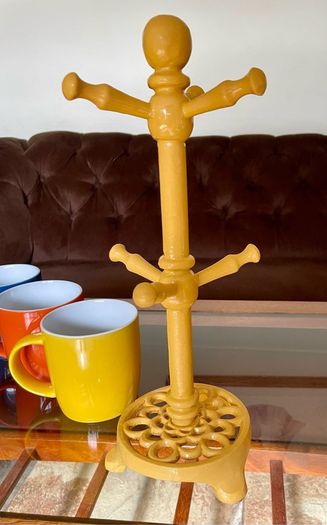 Vintage Traditional Mustard Yellow Cast Iron Mug Tree Holder Rustic Farmhouse Kitchenalia