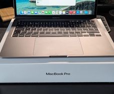 Apple MacBook Pro 13" | Intel Core i5 2.0GHz Quad-Core | 16GB RAM | 500 GB SSD | 13.3" Retina Display