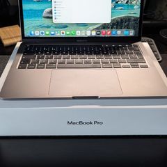 Apple MacBook Pro 13" | Intel Core i5 2.0GHz Quad-Core | 16GB RAM | 500 GB SSD | 13.3" Retina Display