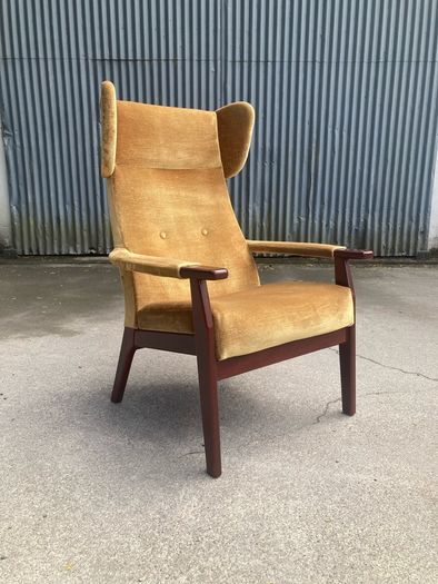 Parker Knoll PK1071 Wingback Armchair - Warehouse and Showroom Open Saturday  8th August 12 till 4pm Eircode R95T227