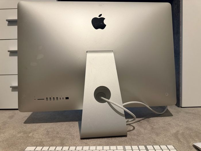 27" iMac 5K | 4.2Ghz i7 | 32GB Ram | 2TB SSD | 8GB Video | Delivery