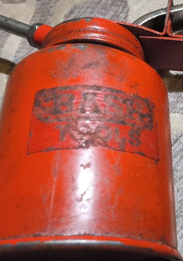 oil can ( possibly wesco )