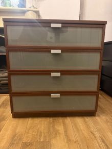 chest of drawers