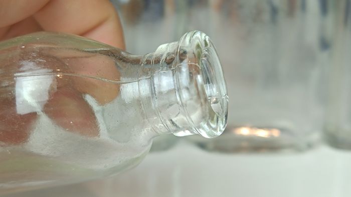 494 - Set of 6 Vintage Clear Glass Screw Cork Top Collectible Decorative Bottles and Jars