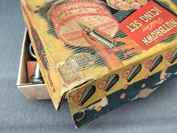 Vintage Nutbrown' De Luxe Icing Set good condition  very old