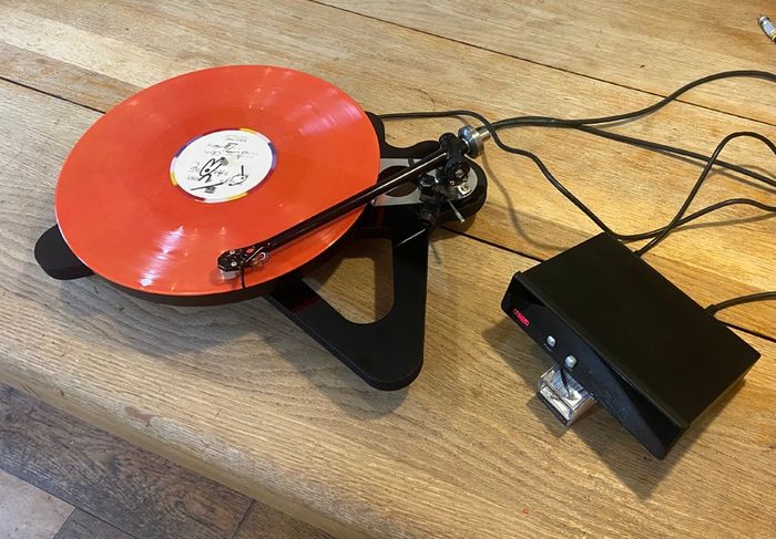 Rega RP8 Planar 8 Turntable with RB808 Tonearm and TTPSU Speed Control Power Supply Unit