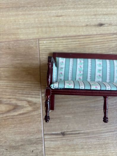 Quality Dolls House Mahogany Furniture Set 12 pieces