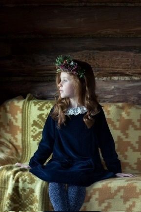 Leigh tucker navy velvet Matilda dress age 6-7