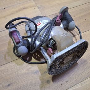 P router 1200W For parts or repair