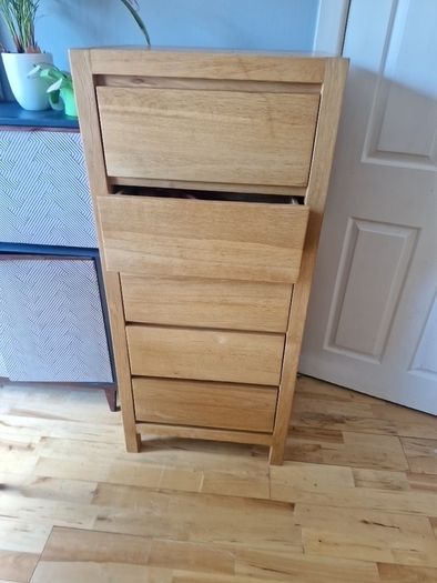 Tallboy / chest of drawers