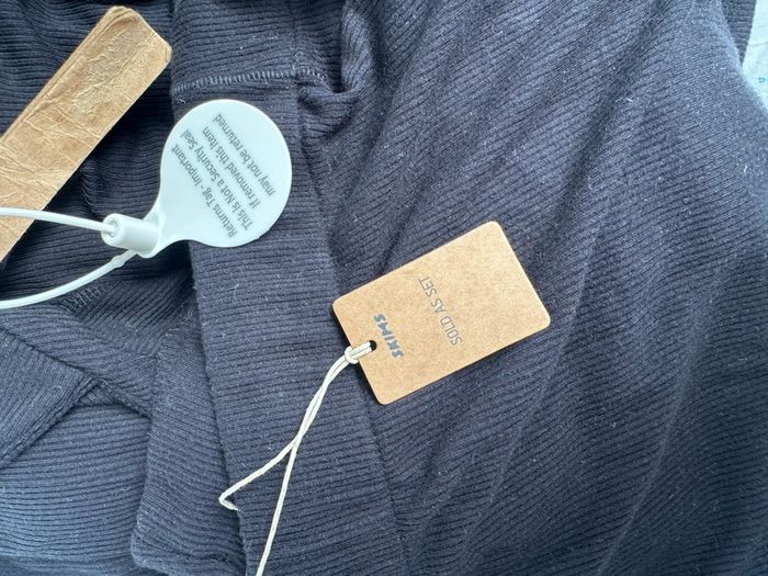 SKIMS black women's Pj set. Tags still on. Never worn.