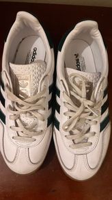 white adidas gazelle