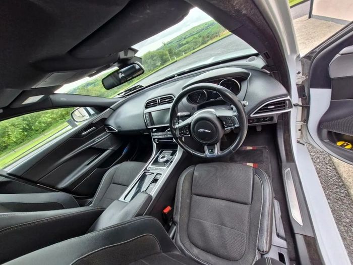 2017 Jaguar Xe