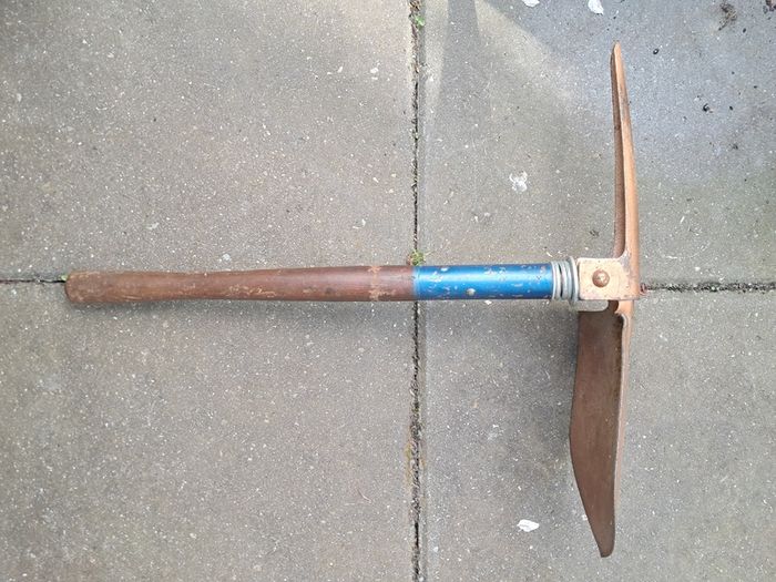 Japanese Folding Trench Shovel