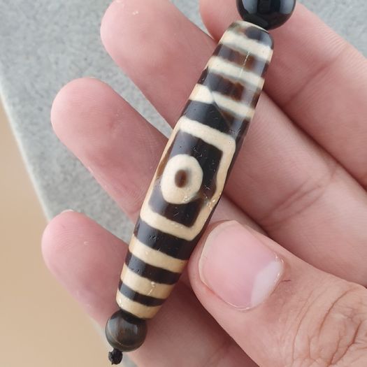 Vintage 3 Eyes Himalayan Tibetan Agate Dzi Bead Amulet