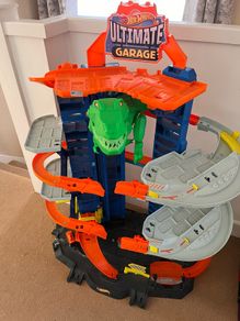 Hot Wheels Car Garage