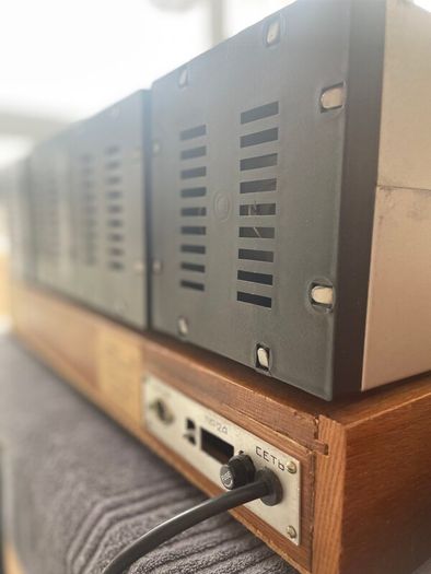 Vecher Analog Light Organ: 1980s Audio Visualizer. Retro Game Room & Hi-Fi Decor