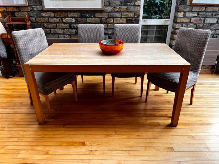 Dining table and chairs set