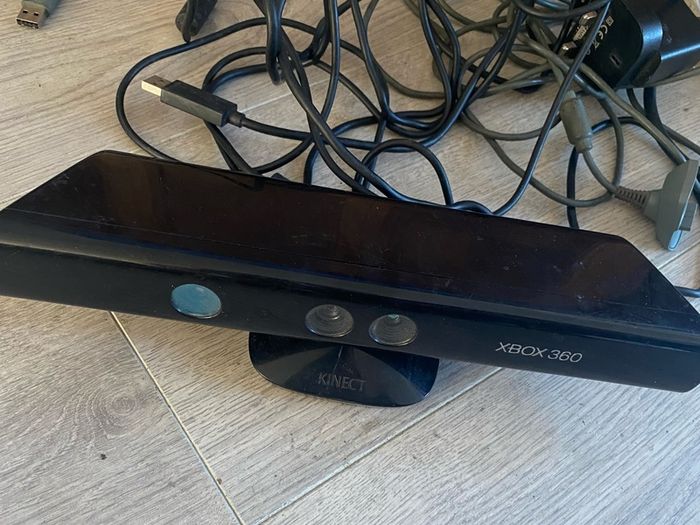 Xbox 360 with Games, Kinect and 5 Controllers